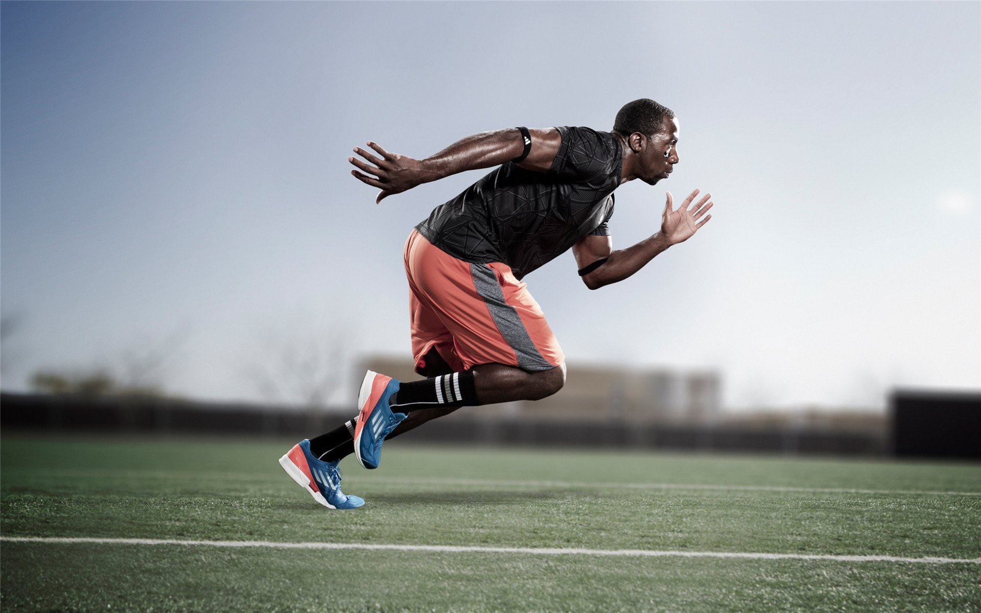 赛道上的新纪元，皮亚斯特里领军迈凯伦力克威廉姆斯